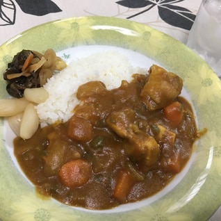 ピーマン入りでも子どもも大好き♡チキンカレー